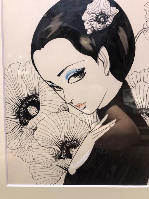 昭和の情念系絵師上村一夫先生の原画を観に代官山へ行く。先生のコマ割りの斬新さは昔同棲時代などを読み驚いたものだったが、原画では花などの流れるような線画の美しさに見惚れてしまった。それにしてもこちらの、非売品アロハシャツめちゃカッコ良い٩(˃̶͈̀௰˂̶͈́)و 