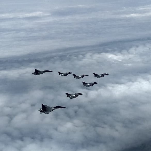 TweetsofAzraa's tweet photo. Welcome Home “Golden Arrows” 🇮🇳 

#Rafale 
#RafaleInIndia 
#RafaleJet 
#IndianAirForce https://t.co/FHlEnKxqnm