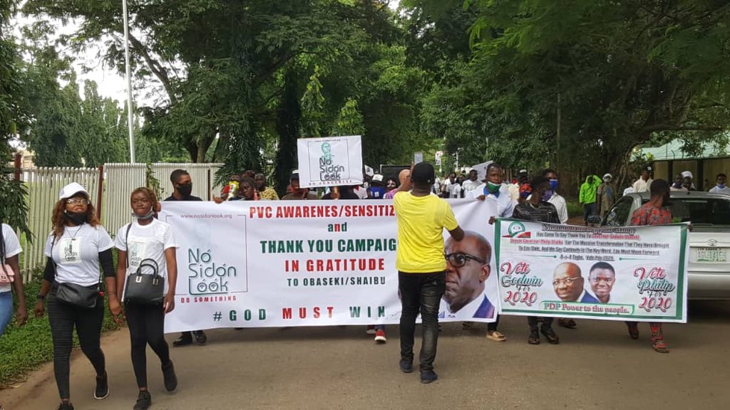 mediateam4ggo's tweet photo. Youths take a walk of solidarity in benin city to assure @GovernorObaseki that they want him for a second term and will vote for him come September 19th.

#Obaseki4Edo2020
#ForwardEverBackwardNever
#LetsGOFurtherTogether
#BeliversOfObaseki https://t.co/eHvbDuWKIG