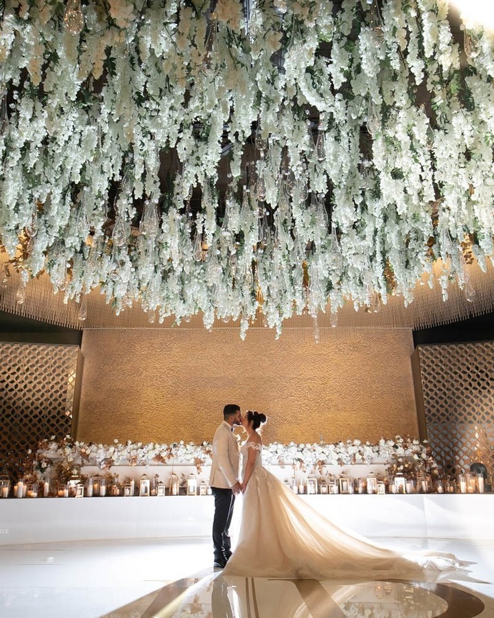 We always love a good photo opp under our ceiling installations 😍 This gorgeous moment taken by christophergeorgephotography. #annawangstylist #sydneywedding #sydneybride

See on Insta: zpr.io/HqQwH