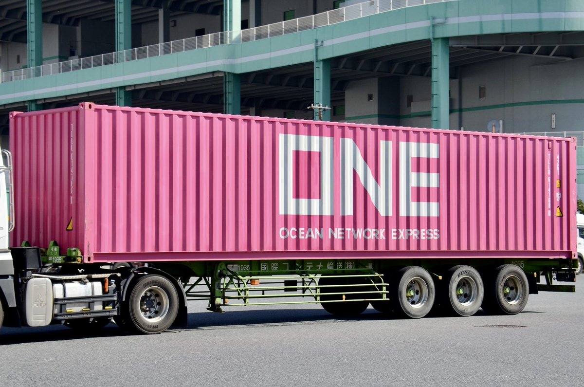 TLLU 614768 0 42G1 所有: TAL INTERNATIONAL 借受: オーシャンネットワークエクスプレス（ONE）  #OceanNetworkExpress ONE が使用するコンテナのうち、長さ 40ft で背が低い 42G1 型にあたる。2018年に登場した。銘板上は  TRITON がオーナーとなっている。 2018.11.16 ...