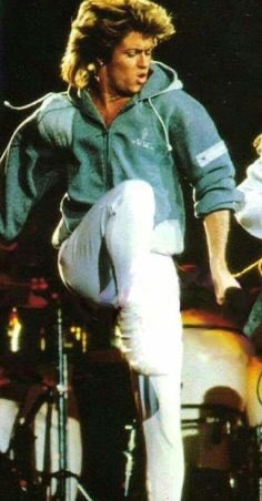 abby_9225's tweet photo. Fabulous wednesday to all lovers of #wham and #georgemichael music 🎼 🎷🎤 💃 🎸 💥
#WednesdayVibes #eighties #andrewridgeley #lovelies #whamwednesday #friendsip #rememberinggeorgemichael https://t.co/zeIpal5KUf