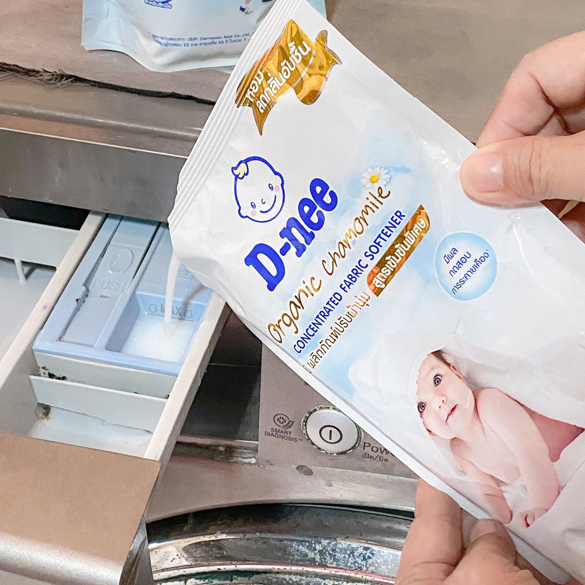 Hamkdy_'s tweet photo. น้องงง กลิ่นเหมือนน้ำหอม Counter Brand แต่มาในรูปแบบน้ำยาซักผ้า  กับน้ำยาปรับผ้านุ่มสูตรเข้มข้น🧤✨ ซักสะอาด ไม่ระคายเคืองผิว และใดๆคือหอมมากกกกก หอมเบบี๋ละมุน จริงๆที่บ้านใช้อยู่แล้วด้วย แม้จะไม่มีเด็กอ่อน55555 พิกัด Tops ตอนนี้ 1 แถม 1 อยู่ค่า #ใช้ดีบอกต่อ #โพสนี้มีแจก https://t.co/gvRGbbIyV5
