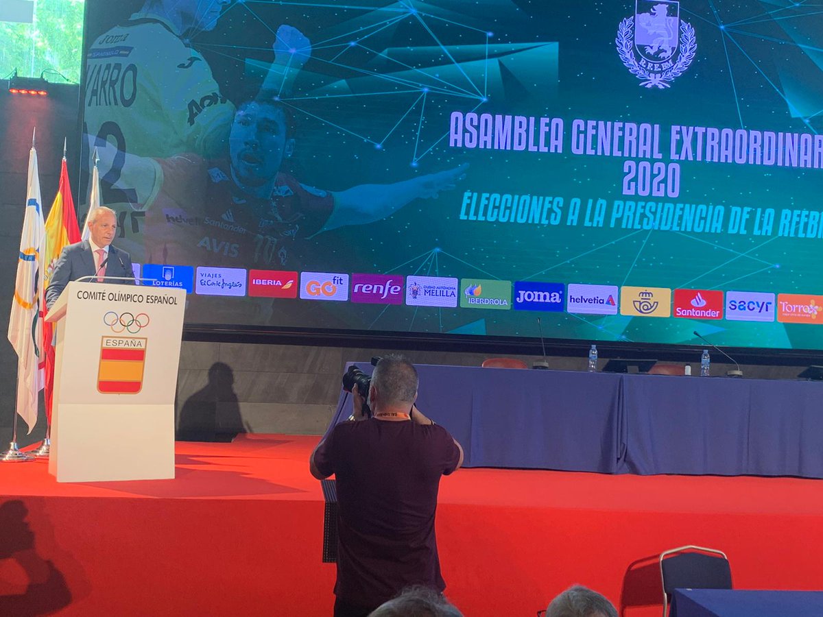 Francisco Blázquez foi reelexido presidente da <a href="/RFEBalonmano/">RFEBalonmano</a> na asamblea en Madrid coa participación do balonmán galego (FGBm, BM Cañiza, EB Xiria, BM Luceros e BM Porriño).O balonmán galego deséxalle moitos éxitos para Blázquez na súa xestión,que serán os éxitos do noso deporte.