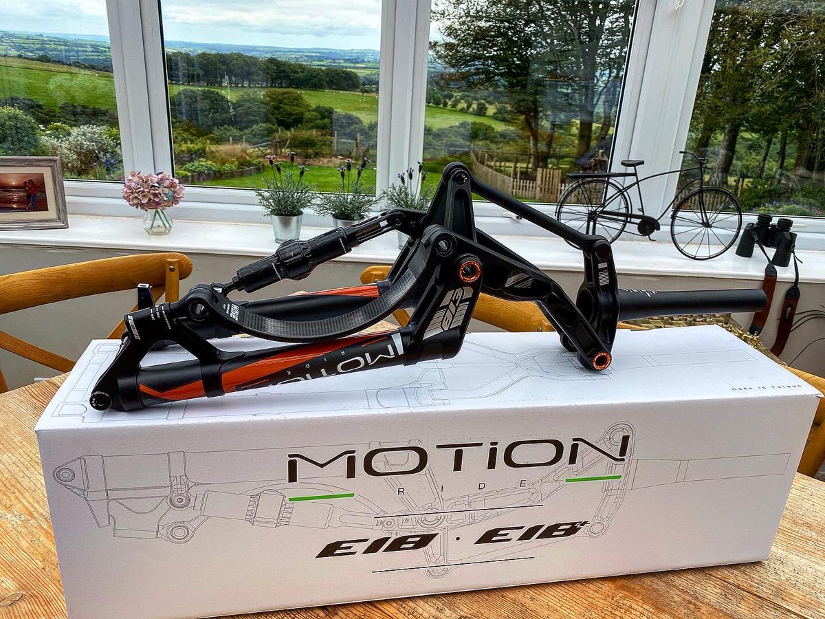 _mbspain's tweet image. What’s in the box?

Ok I’ll show you 😂

Massive thanks to the guys at @MotionRideFr for their support and getting them out to me safely and quickly, many pictures to follow👍

#motionride #antidivefork #vvt 
#mtb #mtblife #mountainbiking
