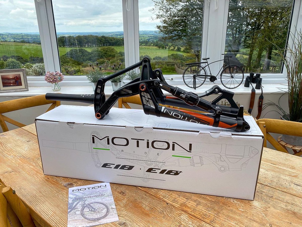 _mbspain's tweet image. What’s in the box?

Ok I’ll show you 😂

Massive thanks to the guys at @MotionRideFr for their support and getting them out to me safely and quickly, many pictures to follow👍

#motionride #antidivefork #vvt 
#mtb #mtblife #mountainbiking