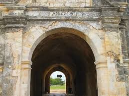 TThalpe's tweet photo. The Wonderful JAFFNA FORT! Built under Portuguese rule in 1618, this Pentagon shaped Fort has 5 bastions named after provinces of the Netherlands.  Over time this Fort has seen a Governor’s residence, Military barracks, A Dutch Church and a Court House to name a few. #srilanka https://t.co/0Fk8T3ps54