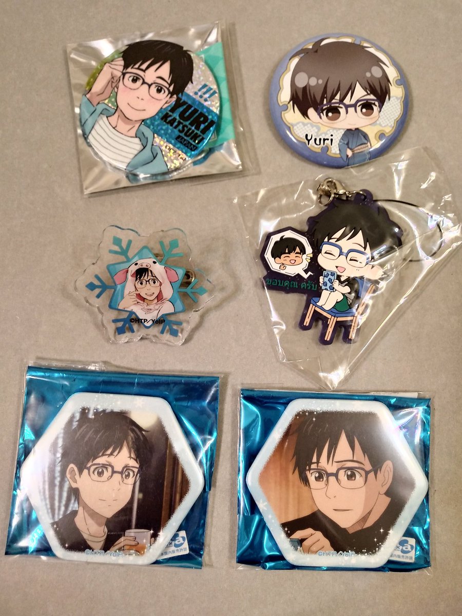 doffytan1's tweet image. Selling my YOI yuri on ice merch🎶
⭐5 badges+1rubber charm
$32 USD per set
Feel free to ask for more information💕
#yurionice 
#YOImerch
#yurionicemerch 
#victoryuri
