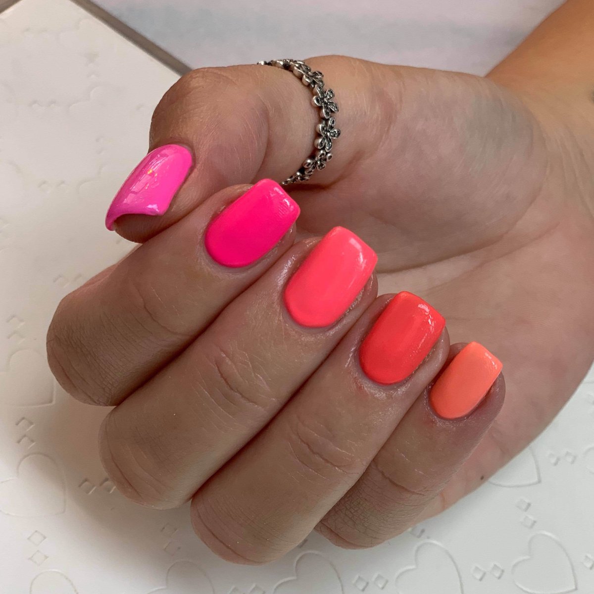 teessidesalon's tweet photo. When you can’t choose just one colour! 💖💛🧡❤️

Gel Polish with BIAB by Jemma

Beauty appointments been taken now via telephone 01642-941413

Or online at https://t.co/nBDoBdTIIj

Brows and lashes are back from Saturday!! https://t.co/m2NIBmV6JA
