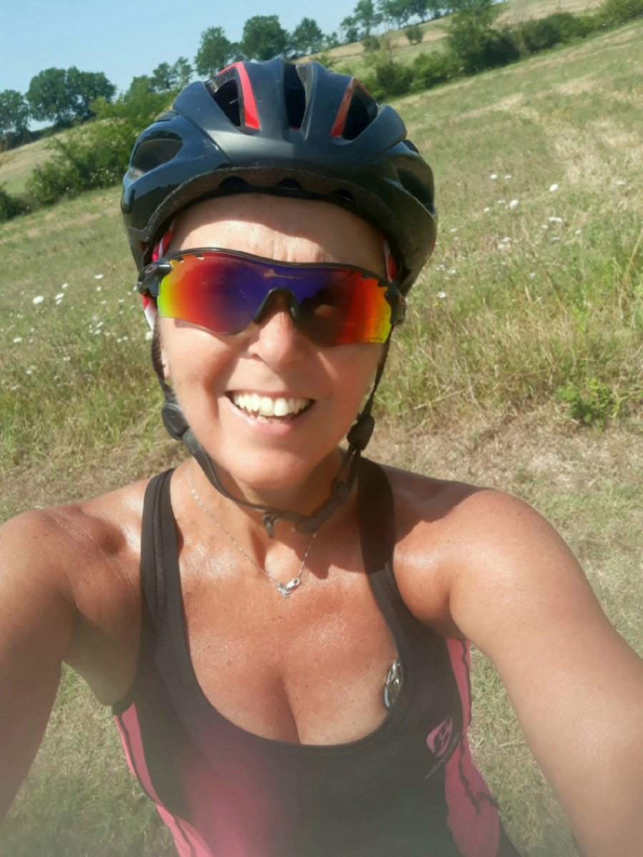 Elenuccia70's tweet photo. ➡️ Quando dal #lockdown al #polverone è un attimo..😍

➡️ Quando a #Siena è già #StradeBianche e il primo che incontri è proprio #Loulou 😍😍

..ma che gioia, evviva, #iciclistisonotornati!!!🚴‍♂️🚴‍♂️🚴‍♂️ https://t.co/faqdewsoyc
