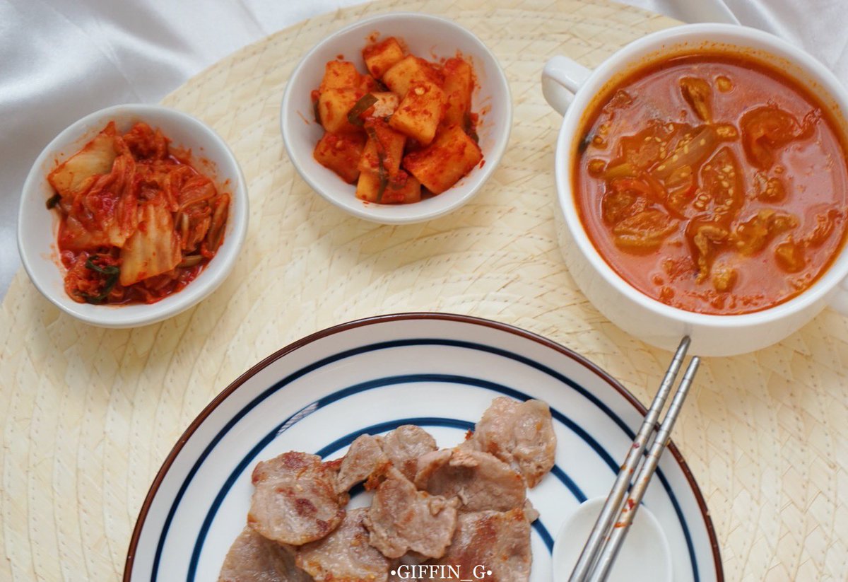 Giffin_08's tweet photo. ทุกคนบอกต่อความดีงามของน้องกิมจิ ของChangwon✨เราลองแล้วอร่อยยสุดรสชาติเข้มข้มมากจริงๆ เห็นบอกว่าทำโดยเชฟคนเกาหลีแท้ๆเลยจ้า 🥰เหมือนมีอปป้ามาทำให้ทานที่บ้านอะไรยังงี้ เราเอามาทำซุปกิมจิก็เลิศมาก ย่างหมูมากินกับ #กิมจิ คือฟิน #ChangwonExpress @aroii https://t.co/hObTi1vkSk