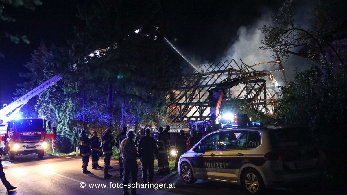 ooelfv's tweet photo. Einen Großeinsatz der Feuerwehren hat ein Unwetter am Abend des 28.07.2020 ausgelöst. Bis dato waren oberösterreichweit 67 Feuerwehren mit 1.100 Einsatzkräften bei 160 Einsätzen eingesetzt. Mehr auf https://t.co/mDlEwewUYr #ooelfv #gemeinsamimeinsatzfuerooe https://t.co/ImhhjyKKls