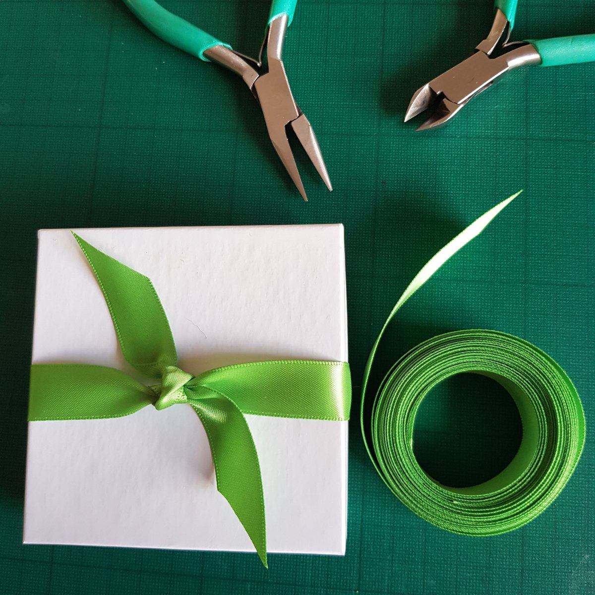 charcotstudio's tweet image. This mornings work done...a laser cut Brain Skull necklace made up &amp;amp; ready to go to it&apos;s new home! 🧠💕 #charcotstudio #bts #makingMSvisible #makingMSwearable #redesigning #MRIscans #brainskullnecklace  #lesioneyes #innovative #MSawareness #stopMS #togetherwecanbeatMS