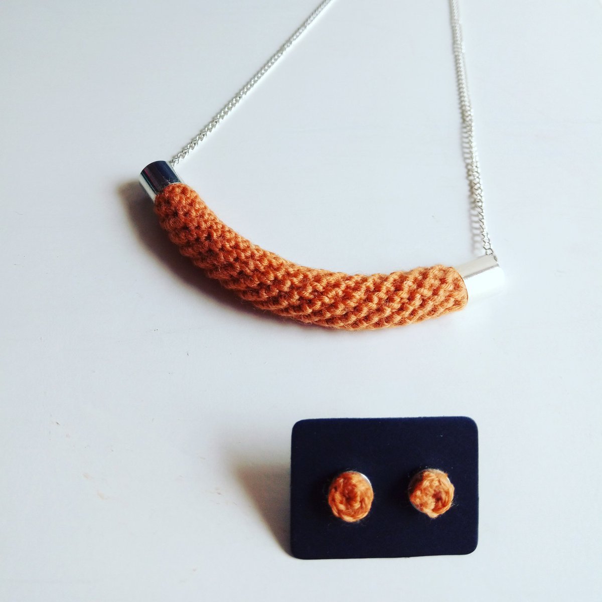 HookandTeasel's tweet photo. New items in my shop, pumpkin crochet rope necklace and matching earrings...
#pumpkin #necklace #crochet #crocheteveryday #handmade #craft #gift #HookandTeasel https://t.co/dDbsZTEQHy