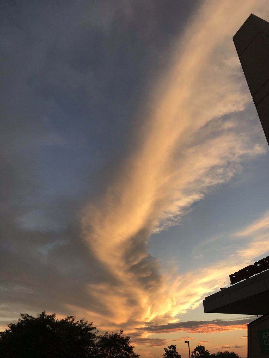 dina_khateebDO's tweet image. “The single biggest problem in communication is the illusion that it has taken place.” - George Bernard Shaw 

Remember pts prob dont understand med terms &amp;amp; their experience is overwhelming. Instead of “they just don’t get it”, reconsider how the message was delivered. #pallipulm