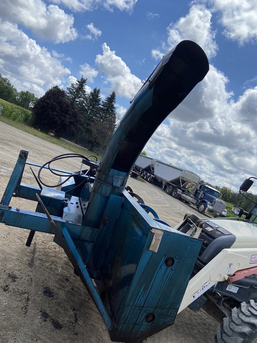 Luck now snow blower 
2 auger 
All oiled up and put away in shed
Good condition 
1500$ OBO