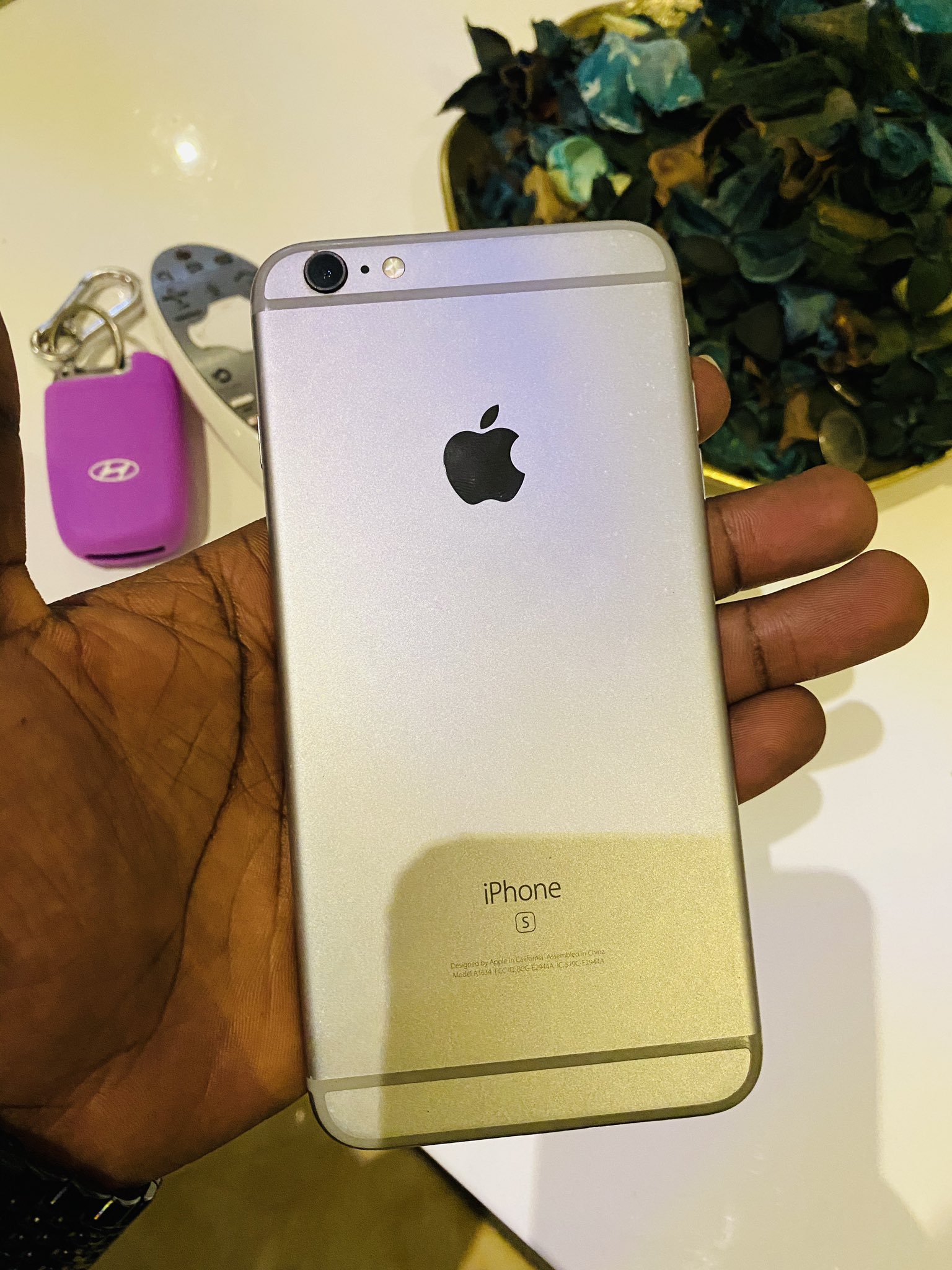 S Ka Very Neat Iphone 6s Plus 32gb Gevey Unlocked Available At Gh 850 00 81 Kind Owner Is Giving Out 3 Phone Cases For Free Dm Call Whatsapp Imessage T Co Qrvoguq61u Twitter