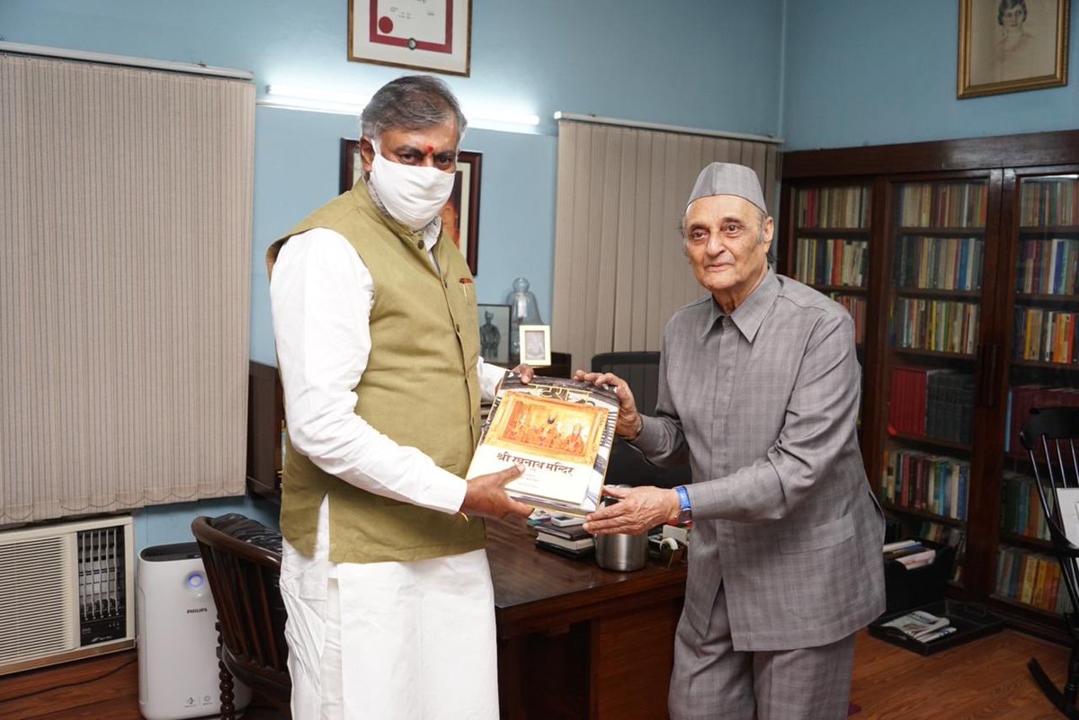 prahladspatel's tweet photo. आज वरिष्ठ राजनेता देश के पहले पर्यटन मंत्री मा @drkaransingh जी एवं मध्यप्रदेश के प्रभारी मा @vinay1011 जी से सौजन्य भेंट की @PMOIndia @JPNadda @incredibleindia @MinOfCultureGoI @BJP4India @BJP4MP @bjp_damoh https://t.co/SEtUc1Vojf