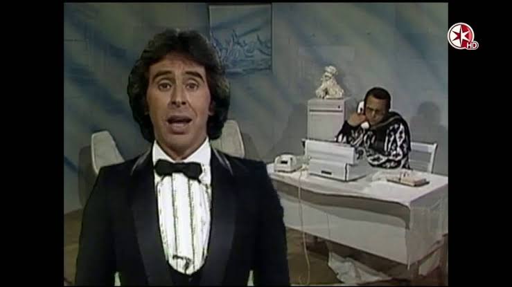 Fito Girón Treviño nació el 2 de agosto en la Cd. de México. Desde niño se vio involucrado en el medio del espectáculo. En 1978 comenzó su carrera como animador de TV: