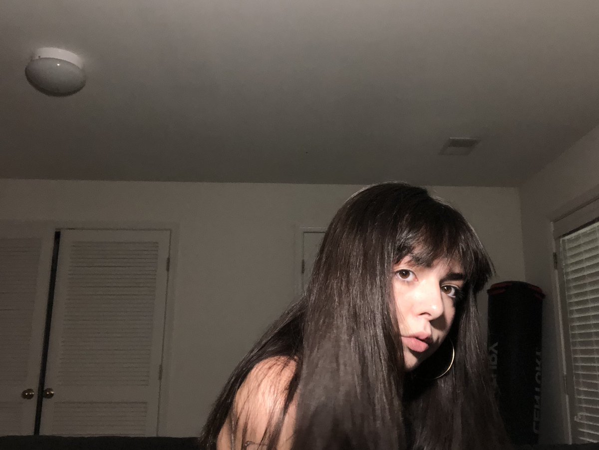 Ezszy's tweet photo. My hair HAS BEEEN STARIGHTWNNENNDNDHSGSJFHWVGSJDVWJDJ I HATE THIS DIDVJWFJJWVE https://t.co/SKKSYEXXfk