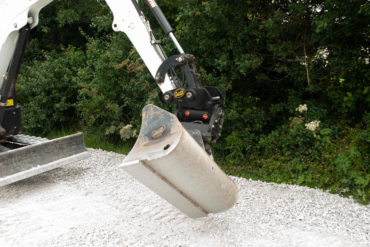 Geith_Intl's tweet image. Introducing the new GT (Geith Tilting) Quick Coupler available for 2 - 27 ton excavators. Tilt your bucket or any attachment up to 180° with peace of mind.

For more information see geith.com/en/product/til…
#geith #excavator #tiltingcoupler #excavatorlife