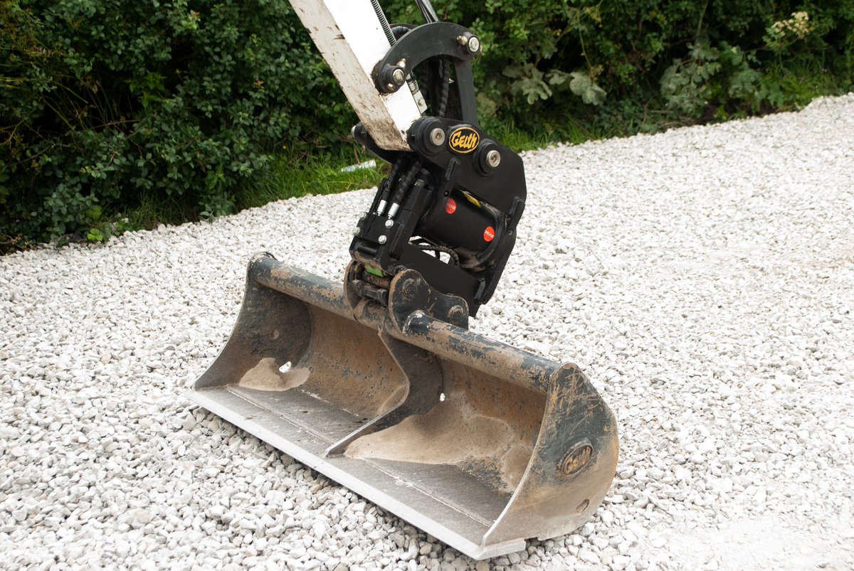Geith_Intl's tweet image. Introducing the new GT (Geith Tilting) Quick Coupler available for 2 - 27 ton excavators. Tilt your bucket or any attachment up to 180° with peace of mind.

For more information see geith.com/en/product/til…
#geith #excavator #tiltingcoupler #excavatorlife