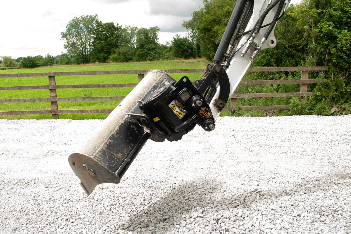Geith_Intl's tweet image. Introducing the new GT (Geith Tilting) Quick Coupler available for 2 - 27 ton excavators. Tilt your bucket or any attachment up to 180° with peace of mind.

For more information see geith.com/en/product/til…
#geith #excavator #tiltingcoupler #excavatorlife