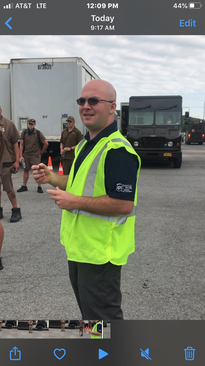 ny1441's tweet photo. Center Manager Thomas Owczarczak recognizing Scott Barrett for 28 years of safe driving. @safetylakeshore @safetyfirstNED #nedjuly2020takeaway @EvaPerez20 @jenkowalik_ https://t.co/VCr96taH0E