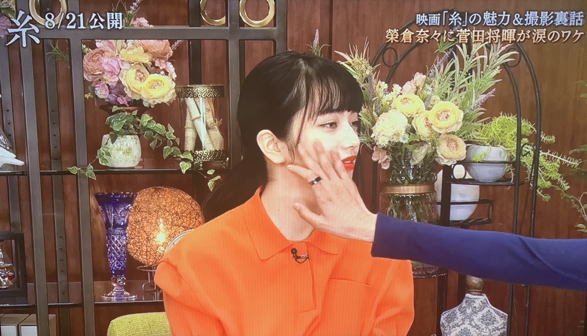 小松菜奈の乱れた髪を 直してあげる榮倉奈々が優しすぎる 話題の画像プラス