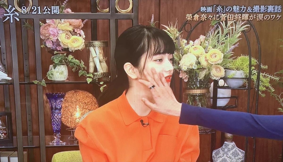 小松菜奈の乱れた髪を？直してあげる榮倉奈々が優しすぎる！