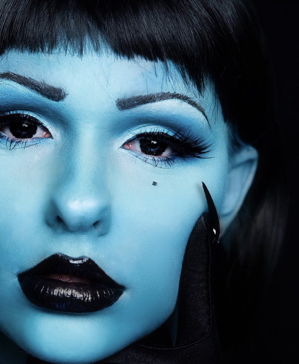ksnickss's tweet photo. it costs $0 to retweet a struggling makeup artist https://t.co/YhmycdlhcZ