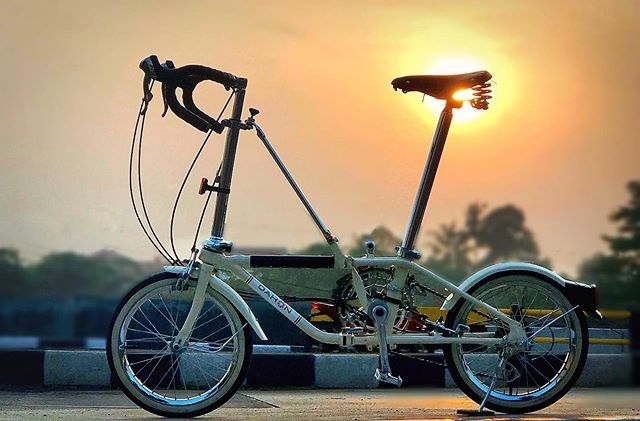 dahonbicycles's tweet photo. Sunsets leave us speechless 🙀🙀

📷 @uunhendrawijaya [IG]
"Hot Seat"
#dahon #dahonbikes #dahonindonesia #iddahon #dahonclassic #dahonclassicindonesia #foldingbike #idfoldingbike #cycling #cyclinglife #cyclingphoto #sunrise #morning #indonesia” https://t.co/8gjH1yBWJI https://t.co/M4vpg2GAf7