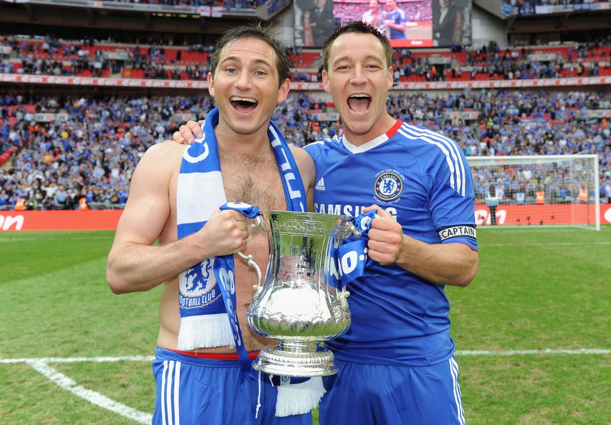 Under tricky circumstances, he returned to the club where he was a legend as a player... 648 matches 211 goals 13 trophies 13 seasons