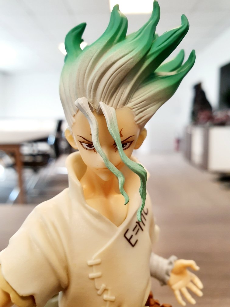 Chibi Akihabara Pa Twitter Drstone Senku Ishigami Est Arrive Dans Nos Locaux Le Petit Genie Est Edite Par Banpresto Dans La Gamme Figureofstoneworld Elle Mesure 18cm Lien T Co No3n1jd4s1
