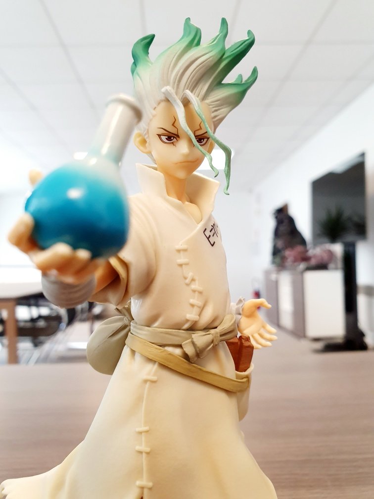 Chibi Akihabara Pa Twitter Drstone Senku Ishigami Est Arrive Dans Nos Locaux Le Petit Genie Est Edite Par Banpresto Dans La Gamme Figureofstoneworld Elle Mesure 18cm Lien T Co No3n1jd4s1
