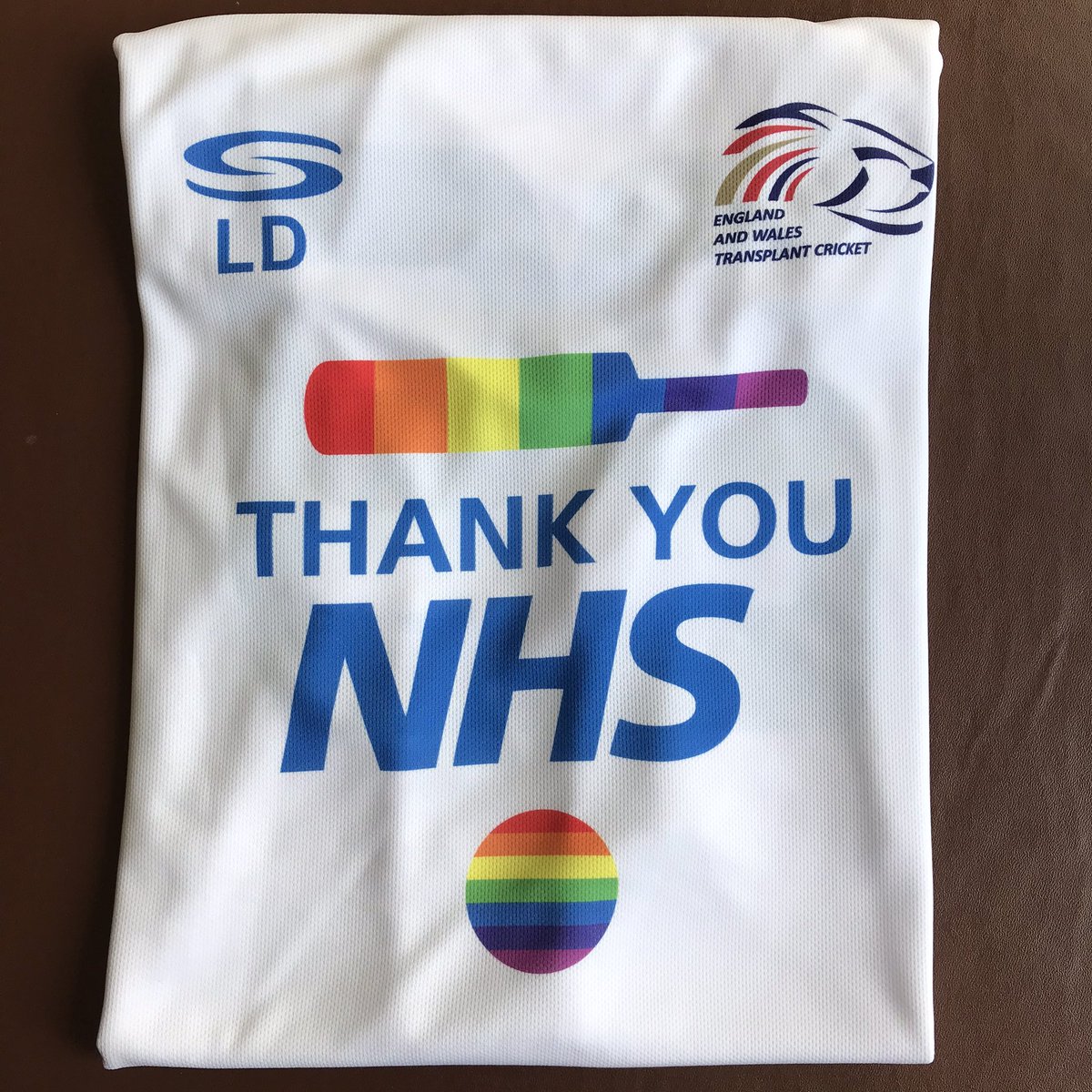 1 year #kidneyversary today and feeling very grateful for the second chance 💙 Thank you to all family and friends for the support, the brilliant NHS staff for getting me to this point so smoothly and of course, my mum for donating a kidney to me #thankyounhs