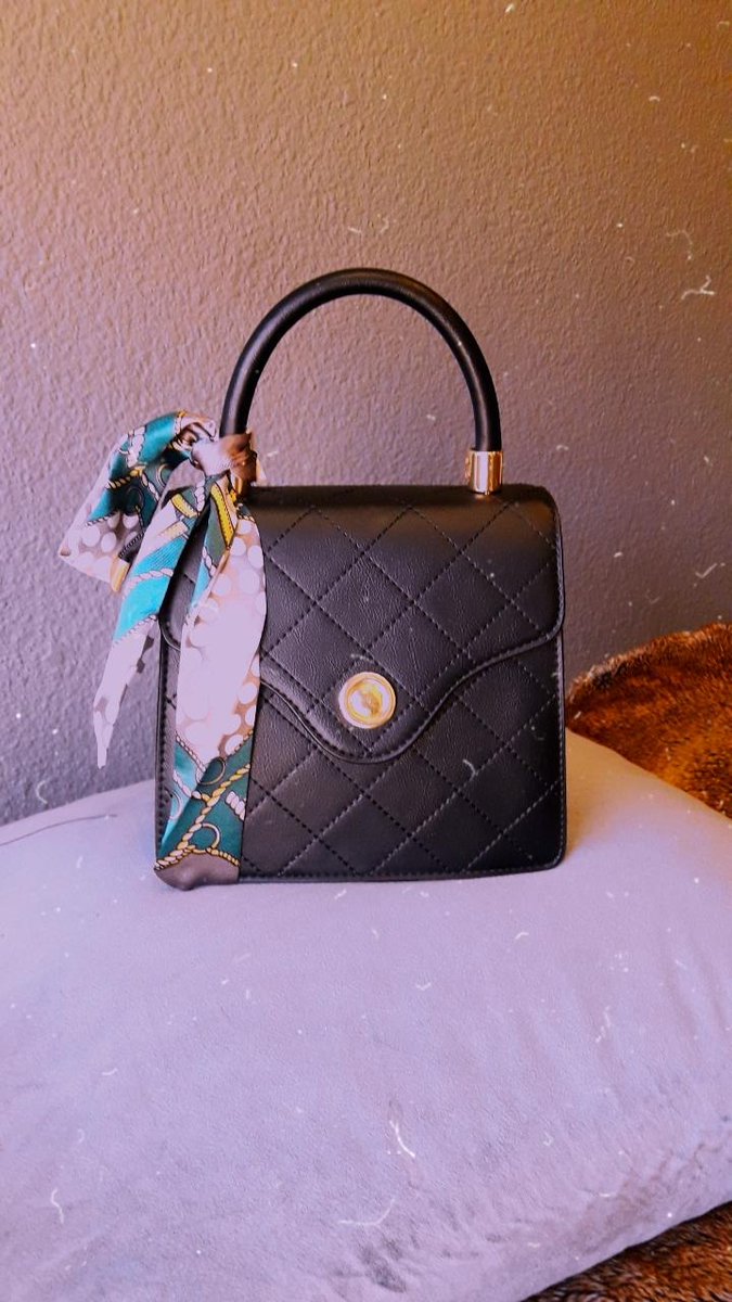 Utilwele18's tweet photo. Hello guys I sell bags,please kindly retweet,my customer might be on your time line.
Courier fee is R60,delivery nationwide.❤❤🙏🙏🙏
Please Dm or text 0678196505 on whatsapp.
Makwande❤🙏
#BForce 

#RIPCandyMoloi 
#ItCanBe 
#ANCMustFall 
#AndrewMlangeni 
#ItCanBe 
#Simphiwe911 https://t.co/7YwfNnWiQK