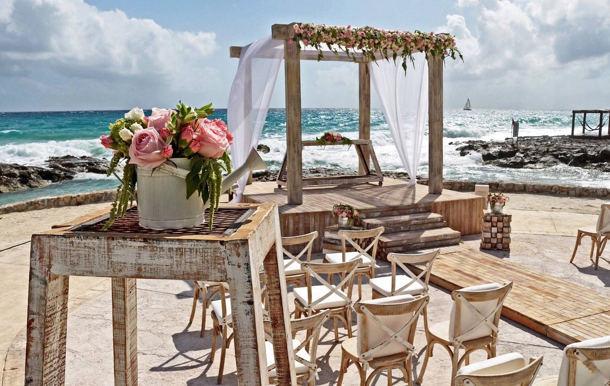 MeteoBodas's tweet photo. Nos encanta este paisaje 💞 y por supuesto el día tan radiante que hace 🌅 para celebrar una boda ¿Y a vosotras? https://t.co/faXzckxcvZ