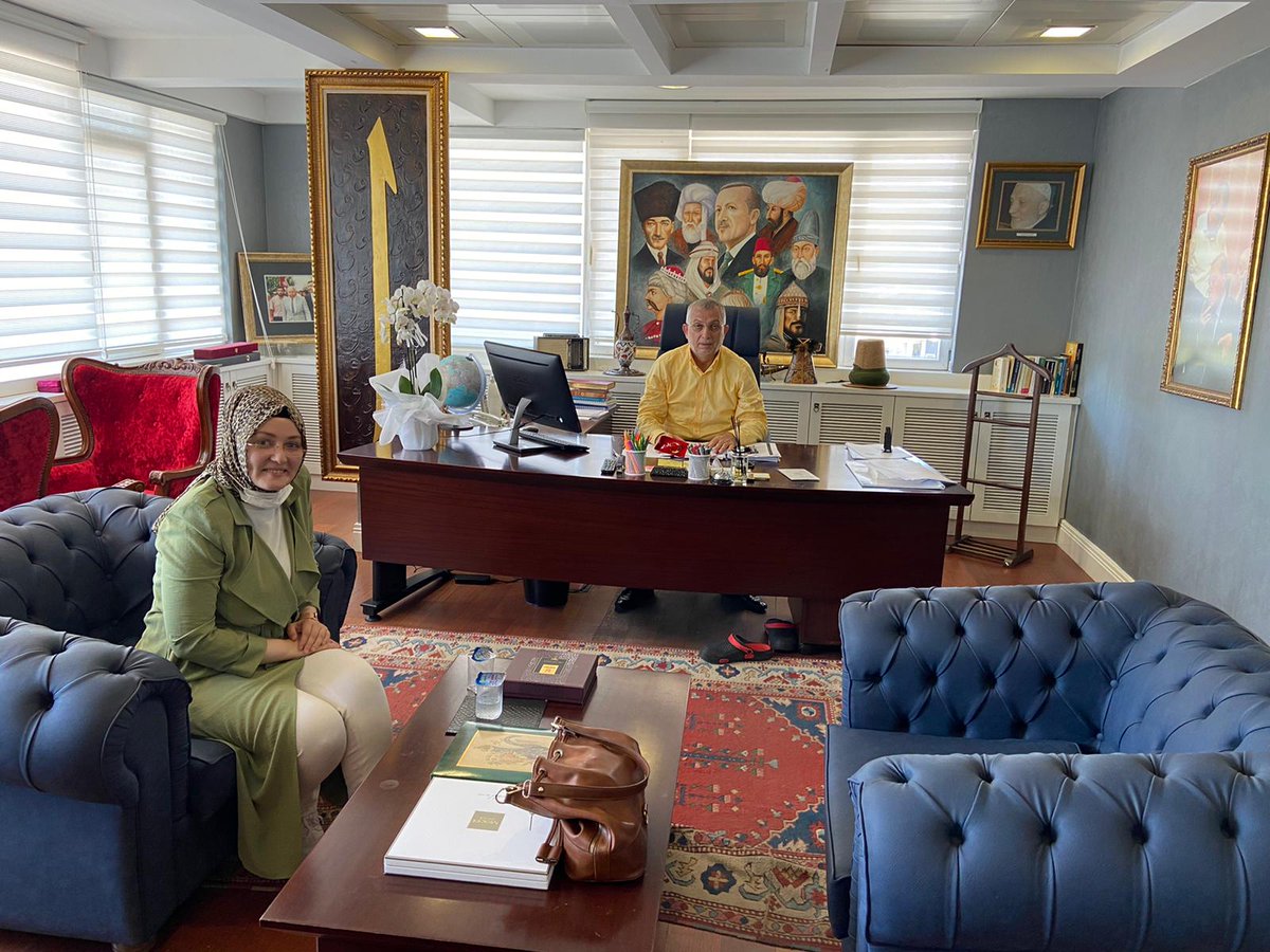 HilalYilmazhy's tweet photo. @mkulunk tam bir gönül insanı 😊 keşke herkesin sohbet edebilme imkanı olsa. 920 öğretmen adına bizi kabul edip, derdimizi dinleyip, derdimizle dertlendiğiniz için teşekkür ederiz 🌸 geciken hakkımızın teslimine ve duamızın kabulüne vesile olmanız ümidiyle 🙏 https://t.co/2ivMxmzHb9