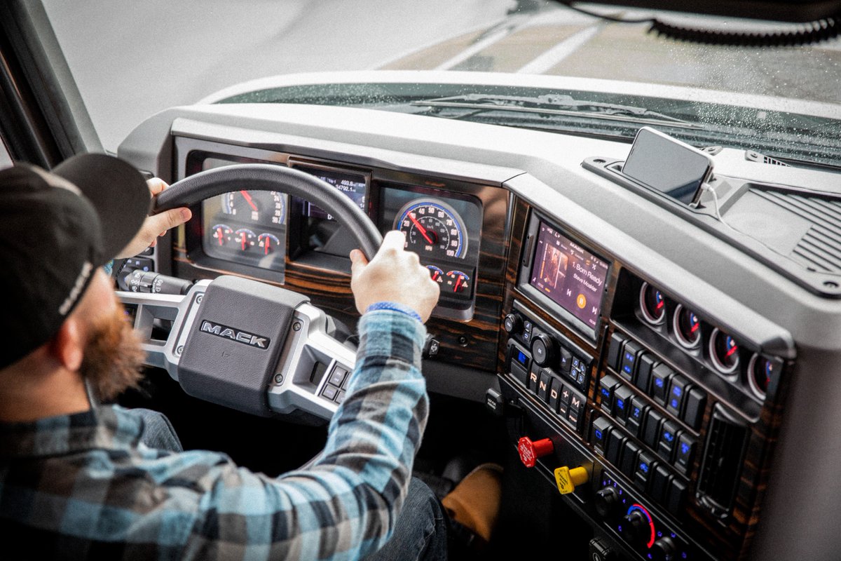 MackTrucks's tweet photo. Phone, radio, navigation and more...right at your fingertips.

That's infotainment.

#MackConnect https://t.co/Frt2sg2Ks5