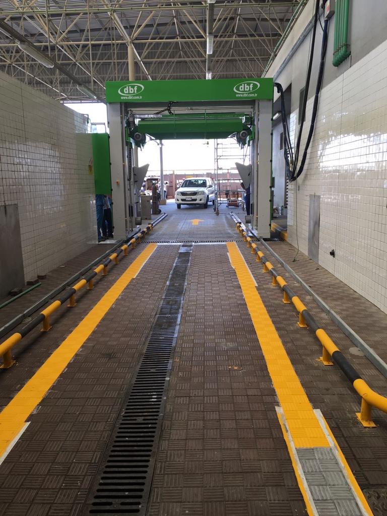 dbf_turkey's tweet photo. Dubai Mall'da bulunan Hydrowash Fırçasız Araç Yıkama Makinemiz, çeşitli kimyasal uygulamalar ile fırçasız yüksek basınçlı yıkama ve kurutma yapabilmektedir. https://t.co/CWDAkx6diI
