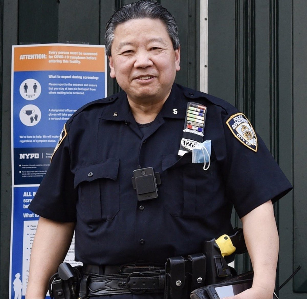 58-year-old officer Ming Lee has been patrolling the same 5th precinct neighborhood in NY for 37 years! He continued working on the frontlines through the coronavirus pandemic, keeping NYers safe.  #BacktheBlue