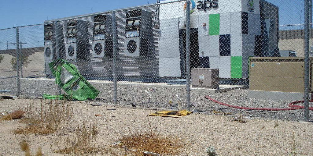 FSRI_org's tweet photo. NEW UL FSRI REPORT: “Four Firefighters Injured In Lithium-Ion Battery Energy Storage System Explosion – AZ” details @SurpriseFD @PeoriaFire #NearMiss incident and provides recommendations to enhance safety. @FEMAgrants funded. Access the report here: https://t.co/RFBg7P0G67 https://t.co/DoQ9MMshQh