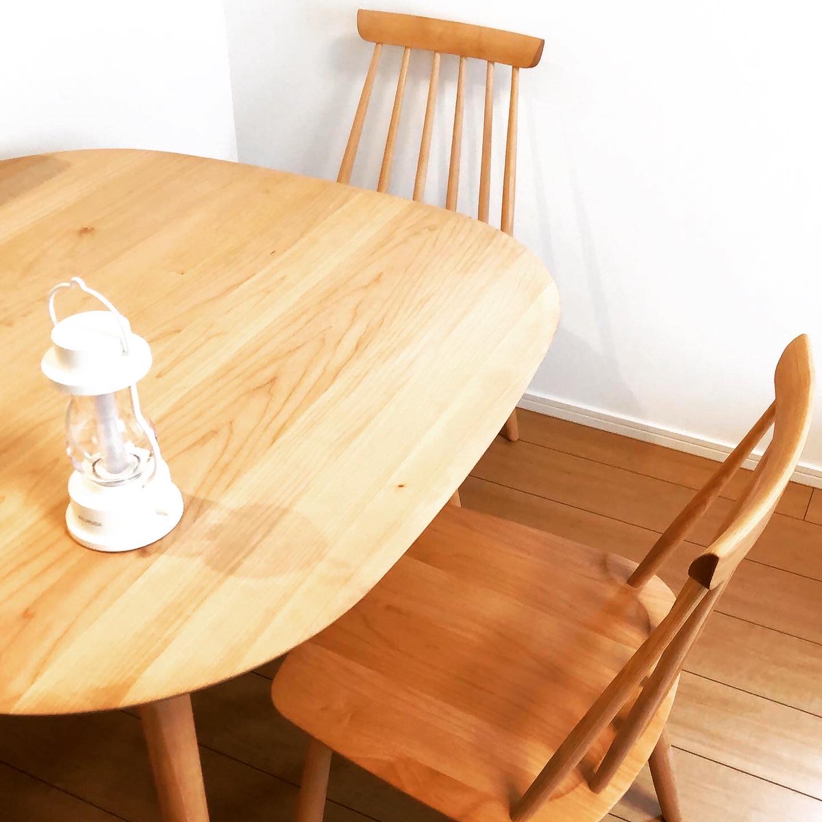 hokuto_sd's tweet photo. 目黒のインテリアショップkarfのONLINEでCube Square TableとStick Back Chairを購入。質感がとんでもなく良い!
#インテリア #karf #カーフ #ダイニングテーブル https://t.co/Hhm5zQbj6S