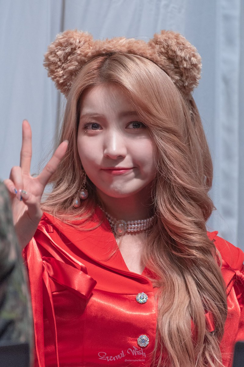 EternalWish95's tweet photo. #Throwback 처음 팬사인
190126 목동

#여자친구 #GFRIEND #소원 #Sowon #여자친구소원 #김PB 
@GFRDofficial @GFRDofficialJP https://t.co/27jQVcmkDW