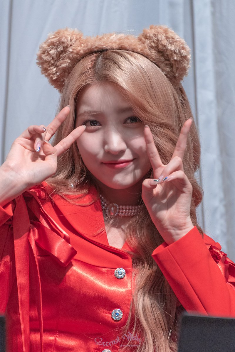 EternalWish95's tweet photo. #Throwback 처음 팬사인
190126 목동

#여자친구 #GFRIEND #소원 #Sowon #여자친구소원 #김PB 
@GFRDofficial @GFRDofficialJP https://t.co/27jQVcmkDW