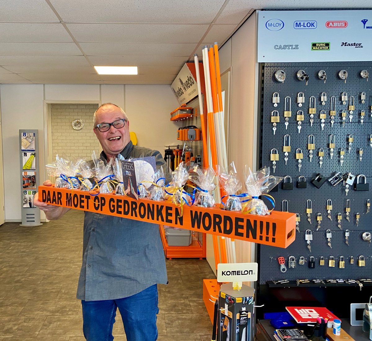 MEMO_Oss's tweet photo. Leuk afscheid van een gezellige collega die aan een nieuwe uitdaging gaat beginnen @StamineekeOss #succes https://t.co/mohN3iwYfP