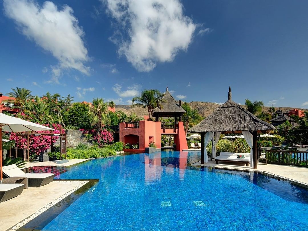 AsiaGardensES's tweet photo. 🙌 SUITE EXPERIENCE 🙌
En agosto 🔝 lujo asiático
- Acceso al Thai Club
- Desayuno privado en In Black
- Atenciones de bienvenida
- Check in privado
#Asiagardenshotel #summer2020 #suiteexperience https://t.co/ODSOv8SRTt