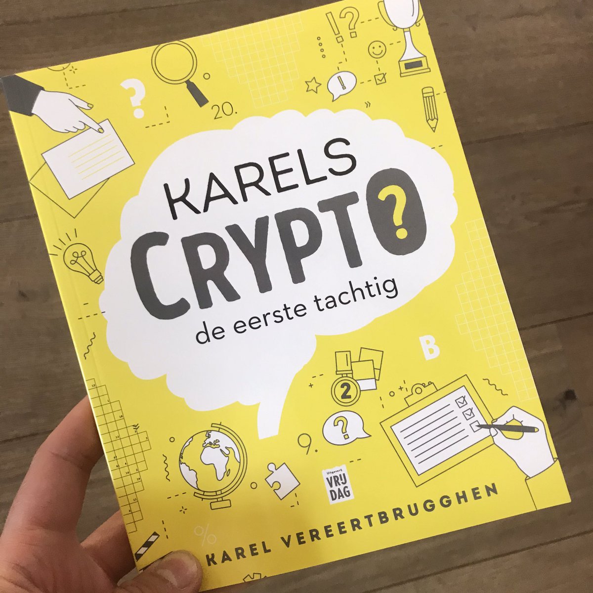 Aan alle liefhebbers van taalspielerei die Karels Crypto nog niet hebben  ontdekt: dit is uw puzzelboek voor de zomer. Thank me later. #KarelsCrypto