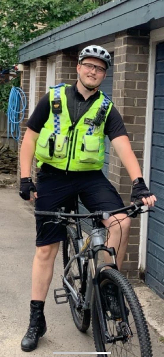 WYP_CNewsome's tweet image. 🚲👮‍♂️PCSO Smith (aka big lad), has now taken to a bike, to patrol the Kirkburton and Denby Dale areas..😊Give him a wave if you see him..🚲👮‍♂️👋🏼👋🏼#teamwork #npt #teamkirklees #staysafe